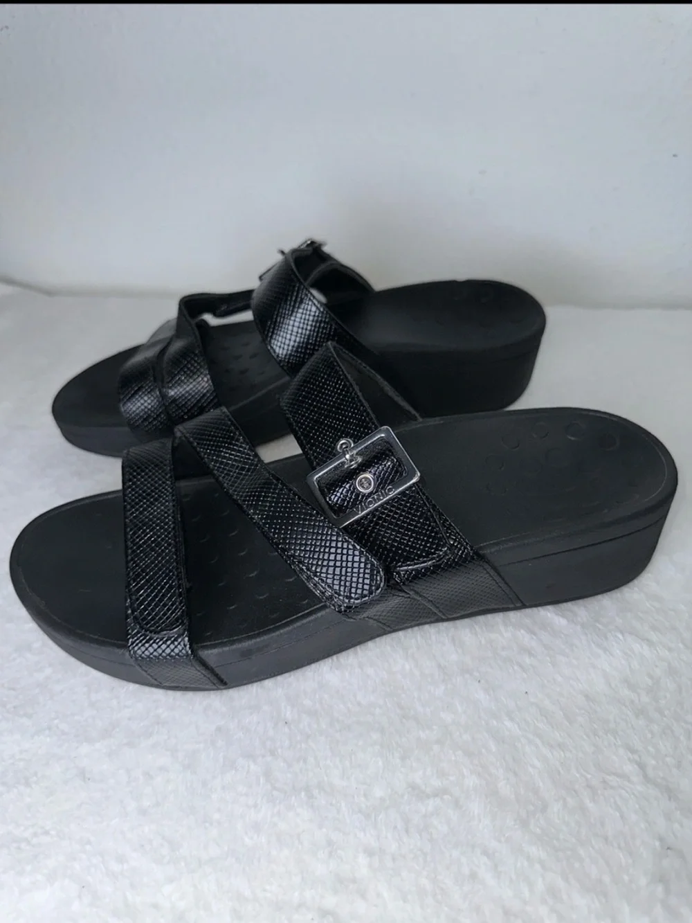 Vionic Black Pacific Rio Lizard Sandals Textured Platform Slide with Buckle - Picture 2 of 16